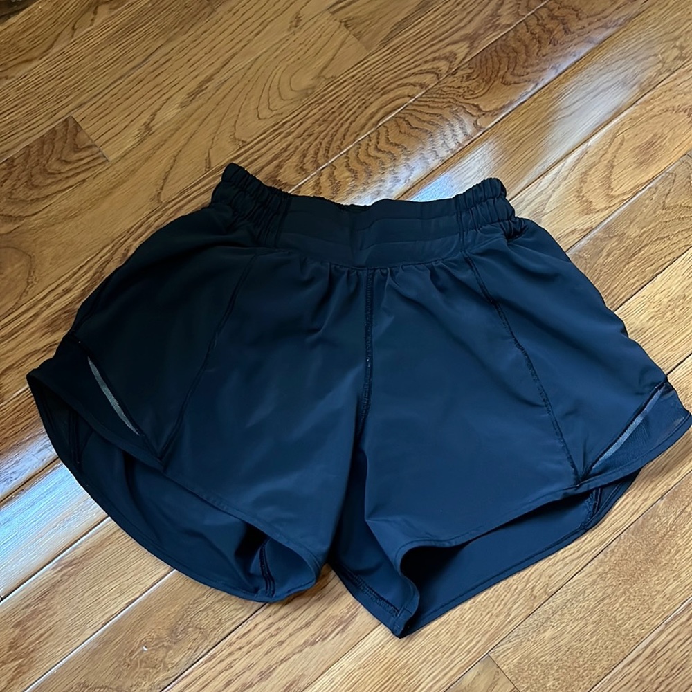 Lululemon hotty hot 4”